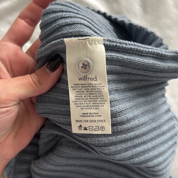 Aritzia Cardigan - size medium - Picture 5 of 6